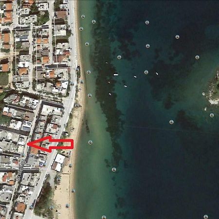 White Apartment 70M From The Sea Néa Péramos Bagian luar foto